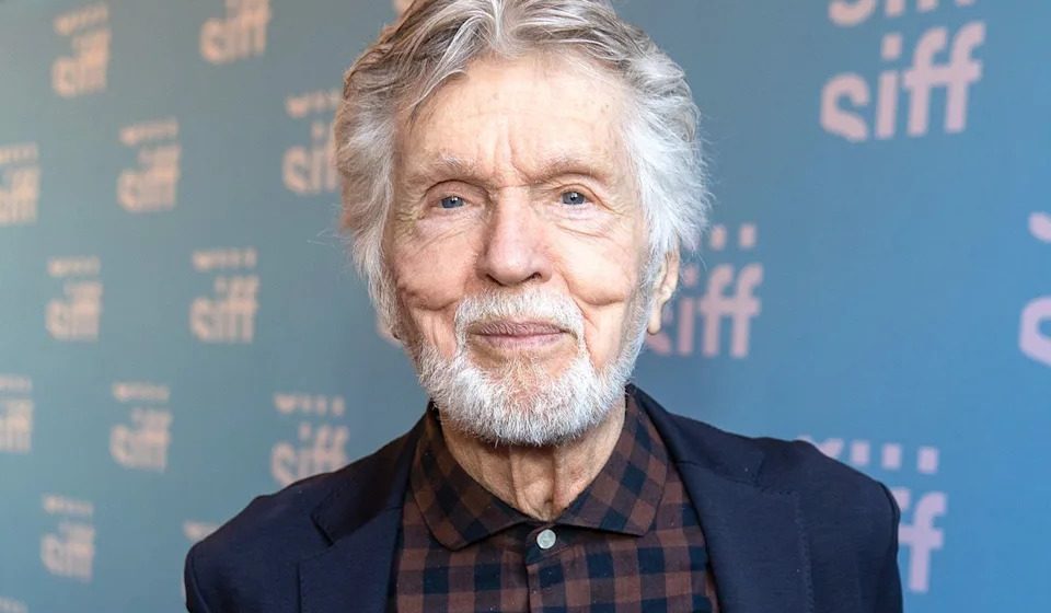 Julia Roberts pays tribute to 'Steel Magnolias' father Tom Skerritt on his death at 93