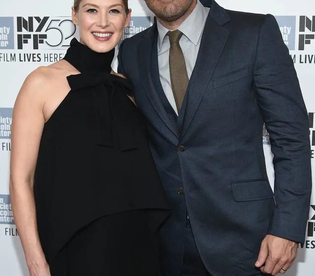 Ben Affleck Finally Asks If He Wore A Prosthetic For 'Gone Girl' Frontal Shower Scene