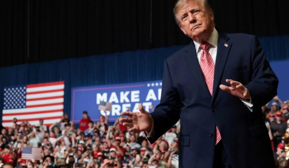 Trump warns Kansans that US will ‘burn’ like France if Democrats win Trump warns Kansans that US will 'burn' like France if Democrats win