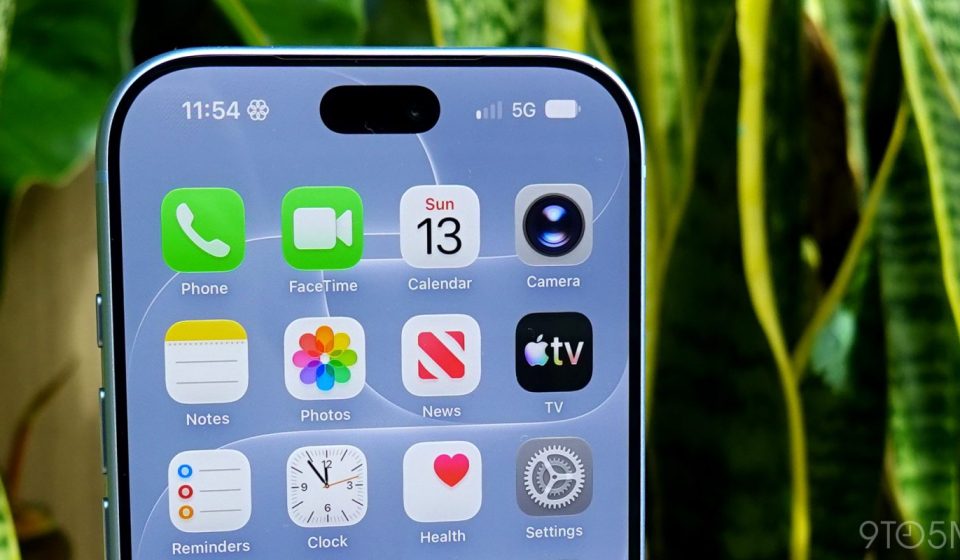 Apple confirms iPhone 18 Pro Max AT&T cellular issues, affected devices require hardware replacement