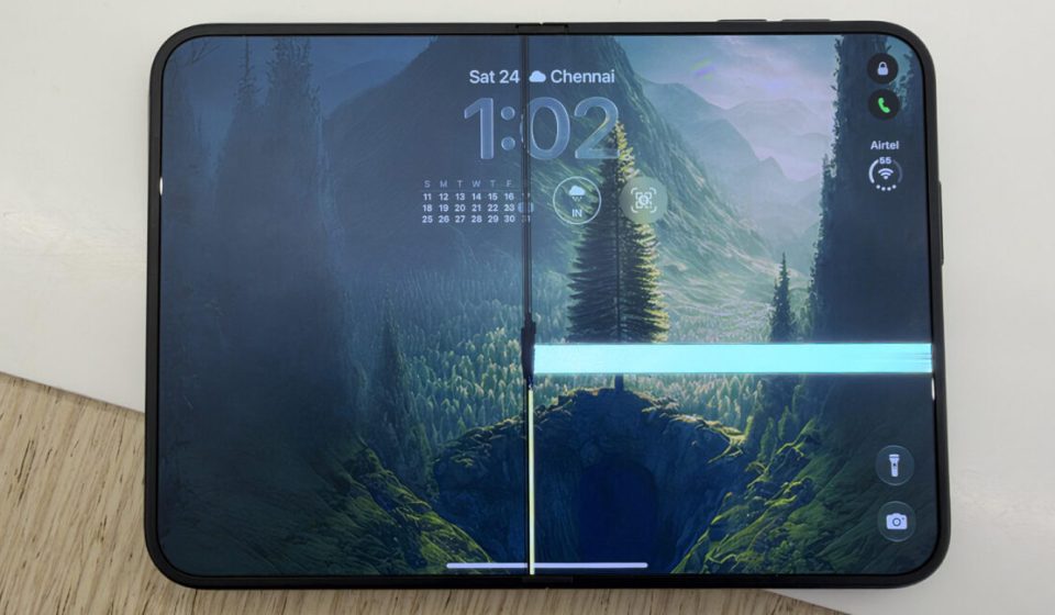 Some iPhone Duo screens are already failing, Apple says only a 'small number' are affected