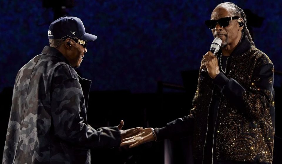 Watch Jay-Z Bring Out Dr. Dre and Snoop Dogg on LA Tour Closer Watch Jay-Z Bring Out Dr. Dre and Snoop Dogg on LA Tour Closer