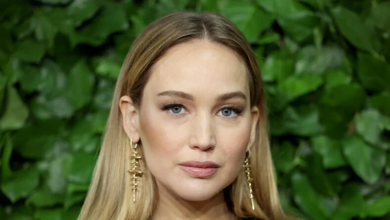 Jennifer Lawrence Confirms Plastic Surgery and Reveals Facelift Plan During Interview on Mes, Her New Hair Care Brand | Just Jared Jennifer Lawrence Confirms Plastic Surgery and Reveals Facelift Plan During Interview on Mes, Her New Hair Care Brand | Just Jared