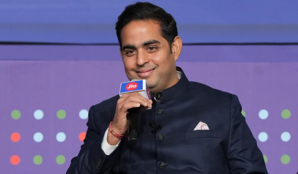 Jio shares jump 21% in market debut after blockbuster India IPO Jio shares jump 21% in market debut after blockbuster India IPO