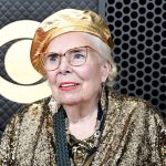 Joni Mitchell announces her American citizenship