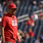 Angels decline 2027 option on manager Kurt Suzuki