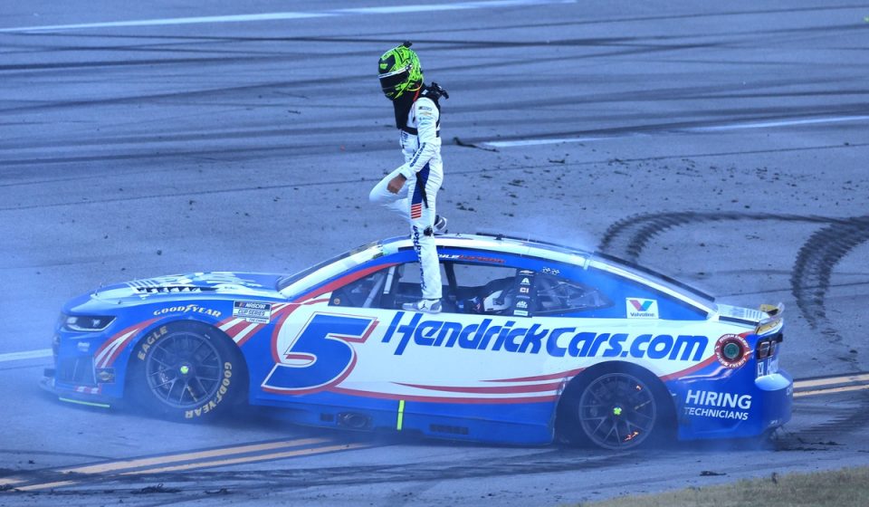 Yellow line debate divides NASCAR fans after Talladega Cup ends Yellow line debate divides NASCAR fans after Talladega Cup ends