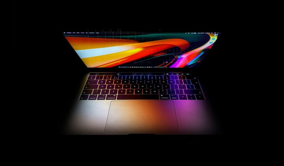 MacBook Pro OLED to help boost high-end display shipments