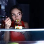 Nighttime snacking increases the risk of serious illness by 20 to 30%