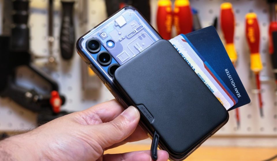 This tool-free modular lever wallet is the coolest one I've stuck to my phone