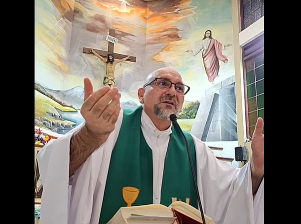 Falling crucifix kills priest during live-streamed mass in Ecuador