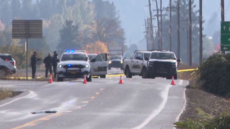 3 dead after 2 mid-air helicopters collide near Oregon airport, sheriff says 3 dead after 2 mid-air helicopters collide near Oregon airport, sheriff says