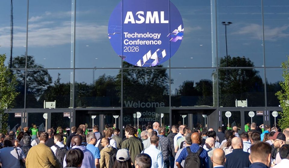 ASML Stock: Chip-Gear Giant Reports Mixed Third Quarter Results ASML Stock: Chip-Gear Giant Reports Mixed Third Quarter Results