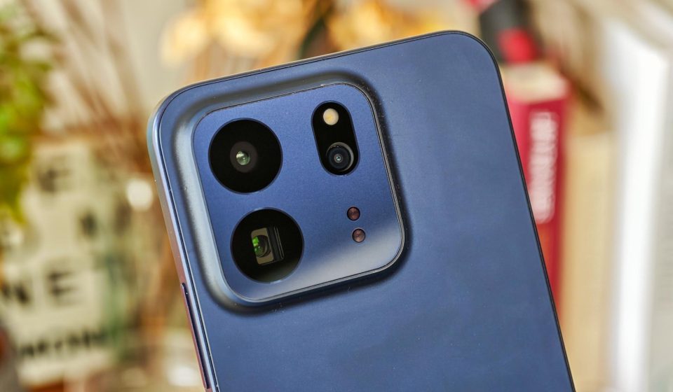 TCL's paper-shaped OLED phone made me even more excited about the iPhone Duo