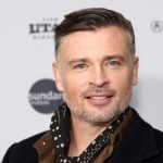 Tom Welling reacts to viral hotel photo, jokes Michael Rosenbaum
