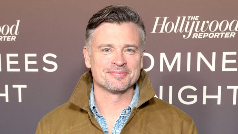 Tom Welling goes viral for accidentally posting a reflection in a New York hotel room window | Just Jared