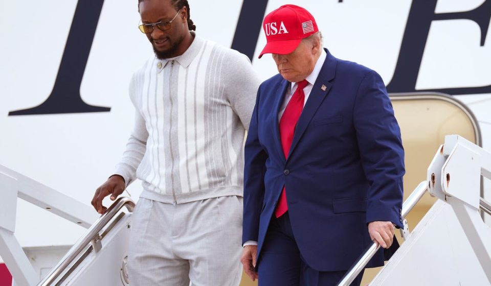 Former NFL All-Pro Running Back Joins President Trump for Georgia Midterm Rally