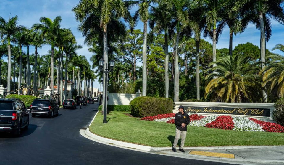 Trump offers presidential retreat at his private Florida golf club: NPR Trump offers presidential retreat at his private Florida golf club: NPR