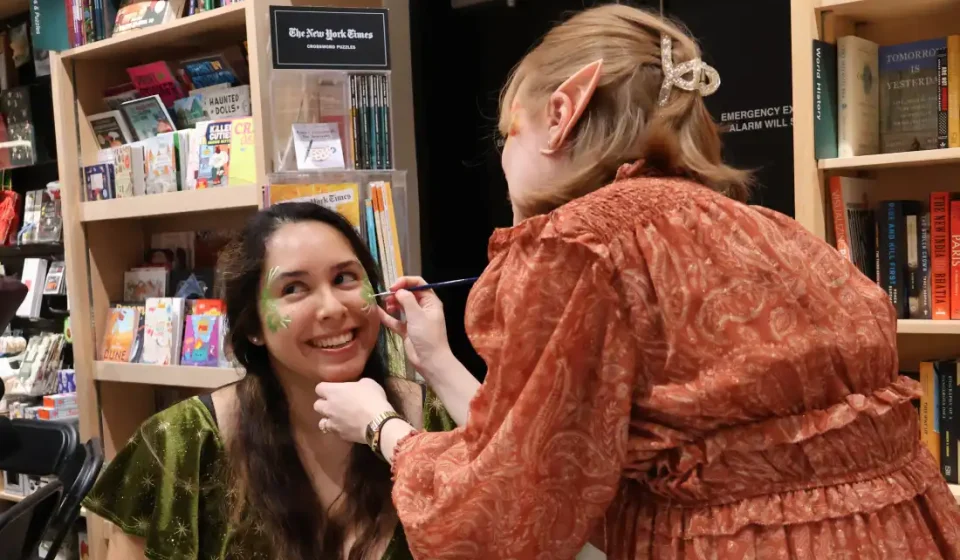 Hardcore ACOTAR Fans Attend ‘Midnight Maas’ Ahead of Romance Release: NPR Hardcore ACOTAR Fans Attend 'Midnight Maas' Ahead of Romance Release: NPR