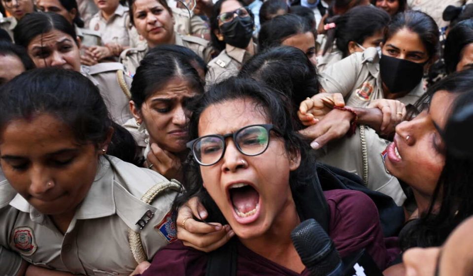 Crowds crowd New Delhi, wave Indian flags amid escalating protests: NPR
