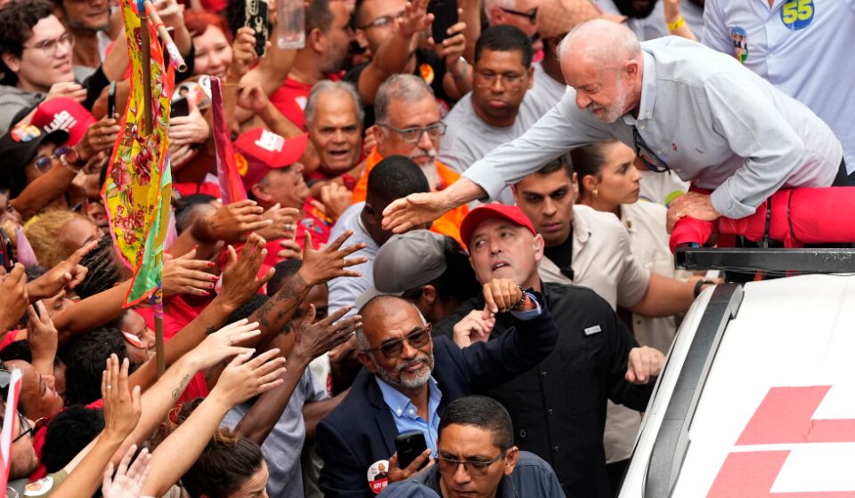 Brazilians head to the polls as Lula and Flávio Bolsonaro vie for presidency