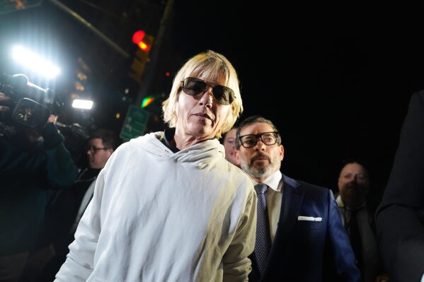 Selma Blair's reps respond to allegations after Delta flight arrest