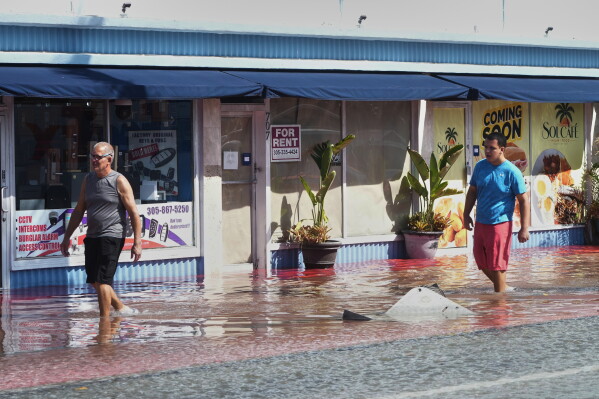 High tides cause coastal flooding in California, Florida and Carolina High tides cause coastal flooding in California, Florida and Carolina