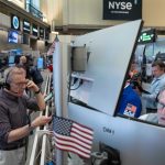 First big batch of U.S. summer earnings reports leaves Wall Street mixed