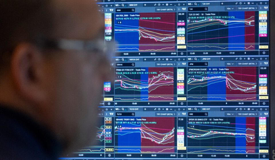 U.S. stocks rise toward end of record week