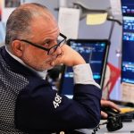 Wall Street rises as AI stocks continue to fluctuate