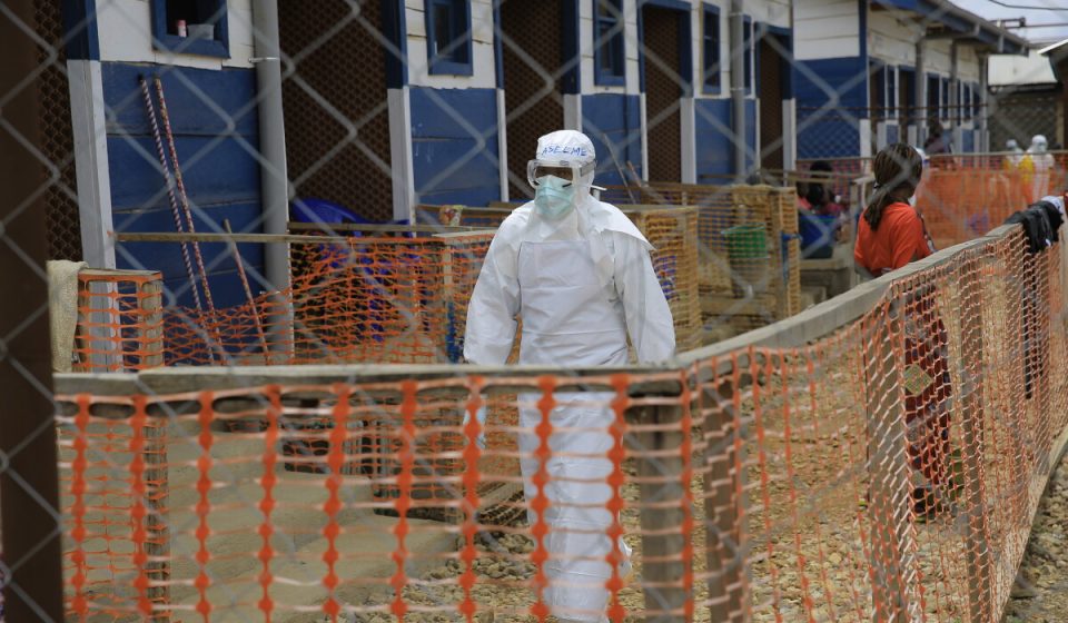 Experts warn of wider spread as Ebola outbreak plateaus
