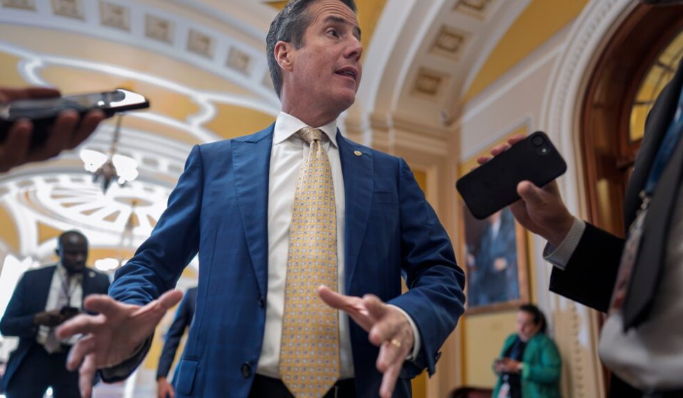 Senate introduces bill to permanently ban Chinese cars until after election