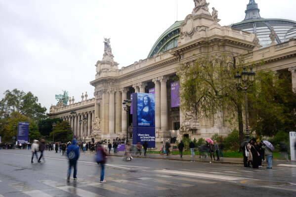Louvre and other Paris museums to close and police deployed as concerns grow