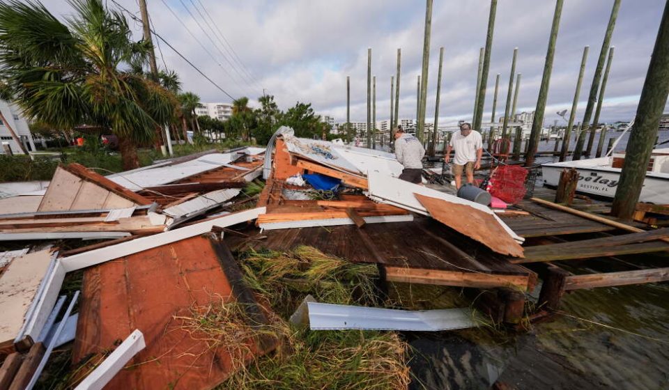 2 dead after Isaias crash on US Gulf Coast