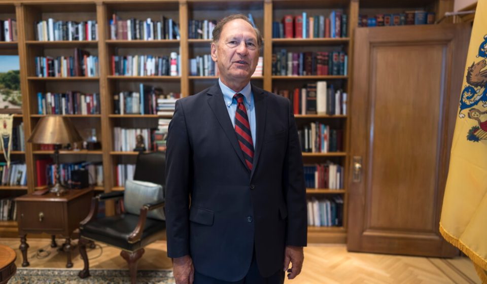 Alito criticizes surge in emergency cases and Trump's rhetoric