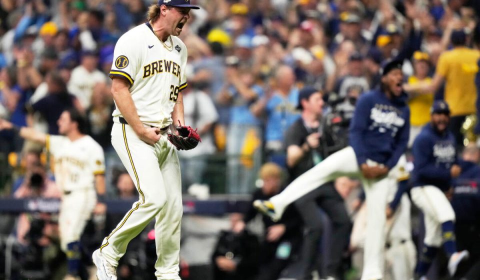 Brewers hold off Rays' comeback attempt to win 3-2 in World Series opener