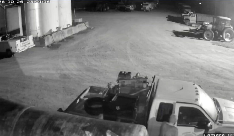 Escaped Tennessee inmate remains at large after stealing truck found abandoned in Illinois