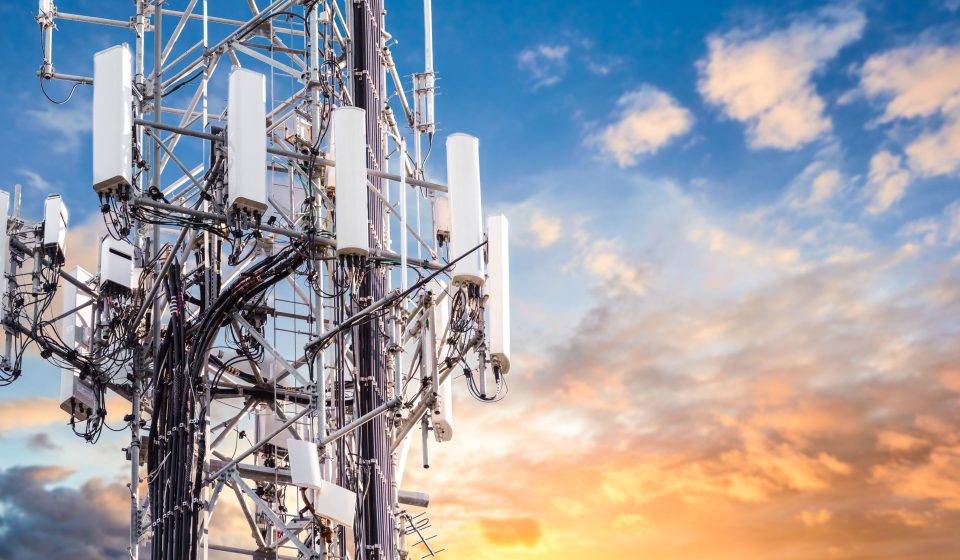 SpaceX just made cell towers cool again. Verizon, AT&T and T-Mobile pay the price