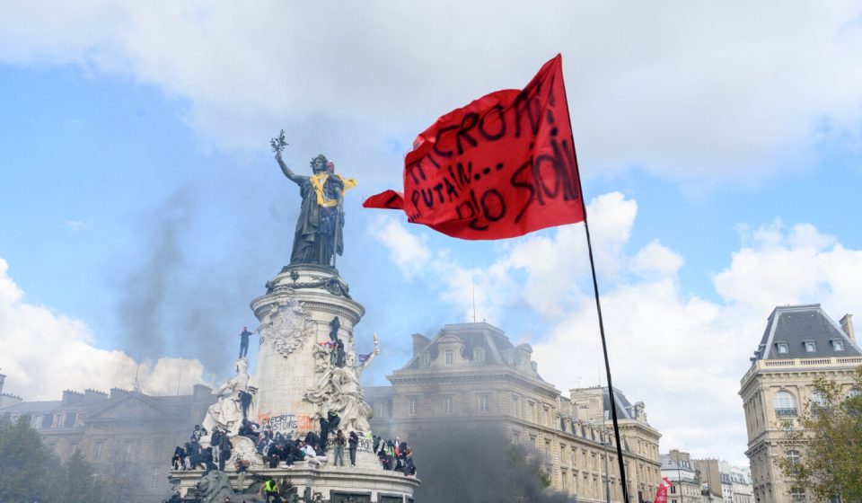 The Saints arrive in Paris for Sunday's game against the Steelers