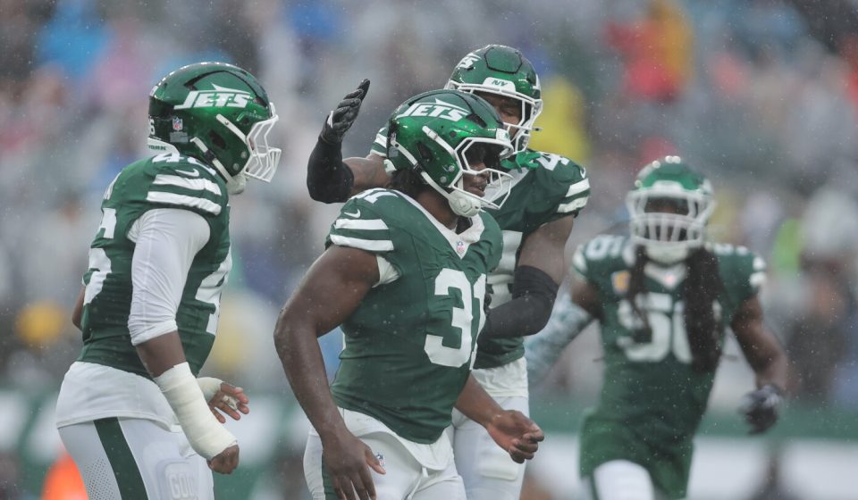 Three-sack game makes David Bailey favorite for Defensive Rookie of the Year