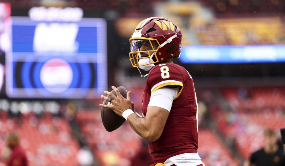 Marcus Mariota suffered a sprained MCL on Sunday