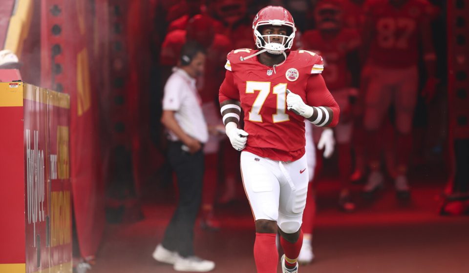 Chiefs place LT Josh Simmons on IR with disc issue
