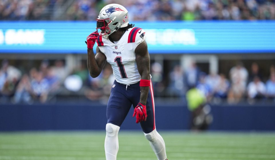 Patriots open AJ Brown’s 21-day window, Christian Gonzalez to practice Wednesday Patriots open AJ Brown's 21-day window, Christian Gonzalez to practice Wednesday