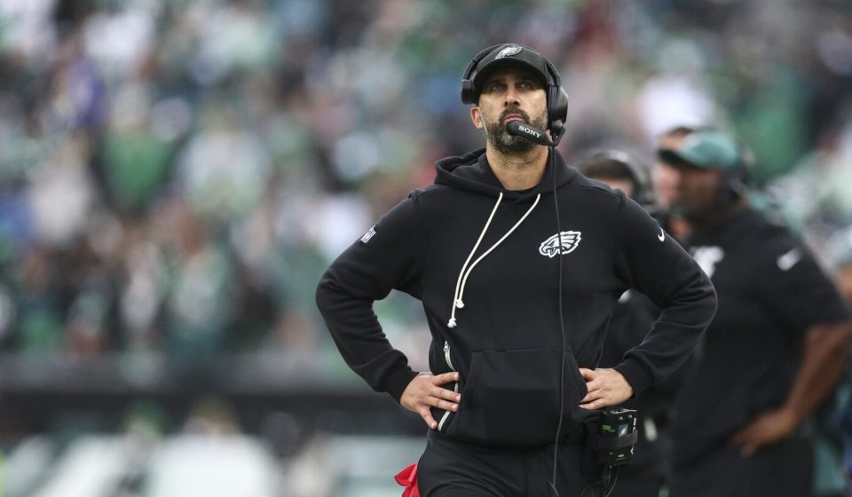 Eagles offense sputters with 68 net passing yards, 0-12 on third down vs. Rams