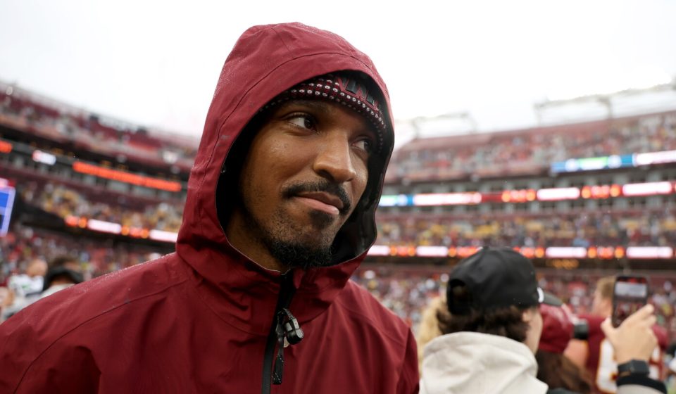 Report: Some doctors think Jayden Daniels is at risk of another dislocated elbow
