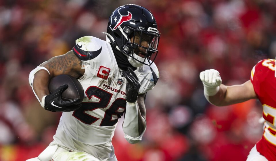 Report: Seahawks won't sign Joe Mixon to practice after physical