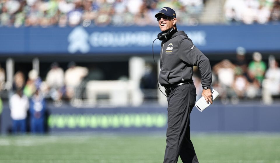 Jim Harbaugh is not happy with the journalist because "more insult than question" about Justin Herbert