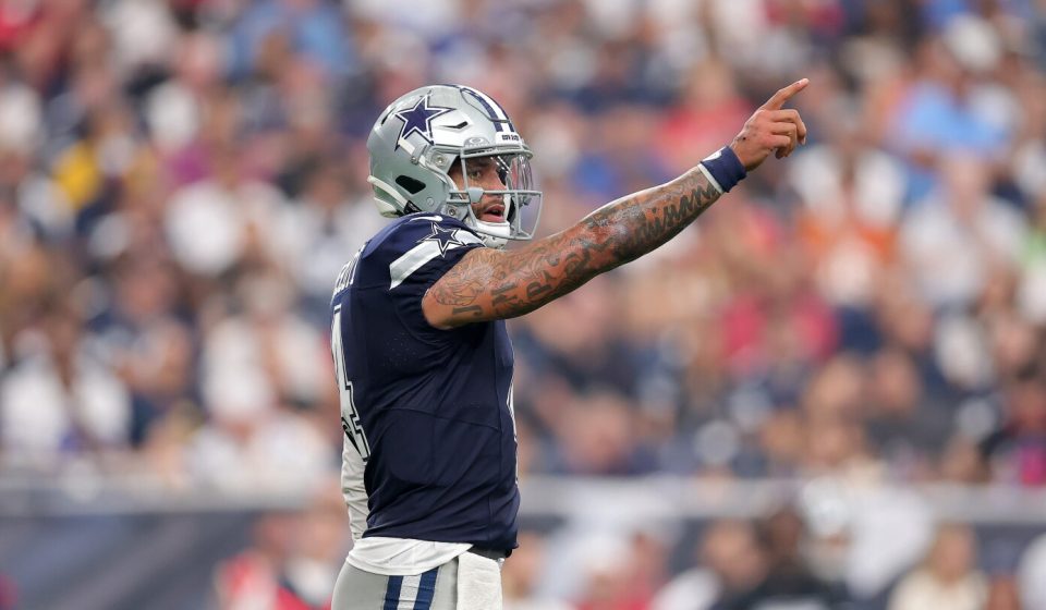 Cowboys touchdown with 40 seconds remaining beats Texans 34-30