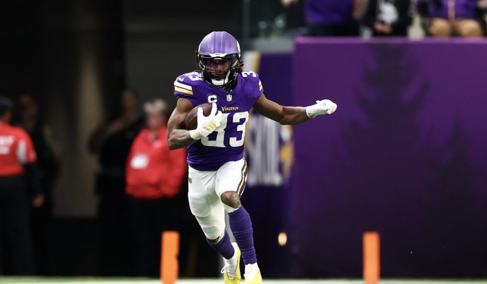 Aaron Jones out of training with knee injury