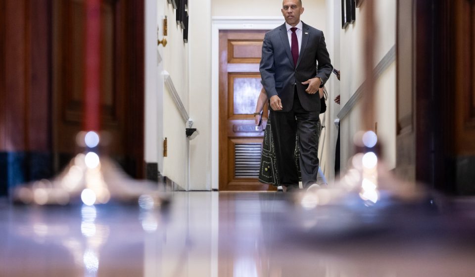 Jeffries moves closer to Hegseth indictment as he eyes the gavel – Live Updates Jeffries moves closer to Hegseth indictment as he eyes the gavel – Live Updates